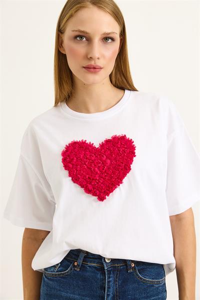 Kalp Detaylı Bisiklet Yaka Kadın Tshirt Beyaz