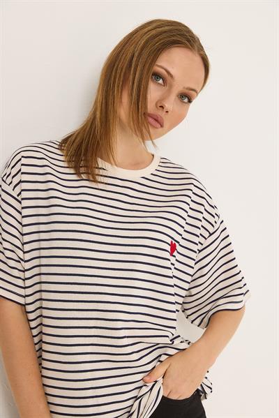 Kalp Nakışlı Çizgili Oversize Rahat Kalıp T-Shirt Siyah