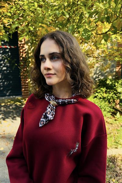 Kadın Fular Detaylı Ceylan Nakışlı Üç İplik Şardonlu Sweatshirt Bordo