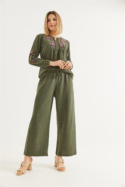 Hera Kumaş Önü ve Kolları İşlemeli İkili Takım Haki