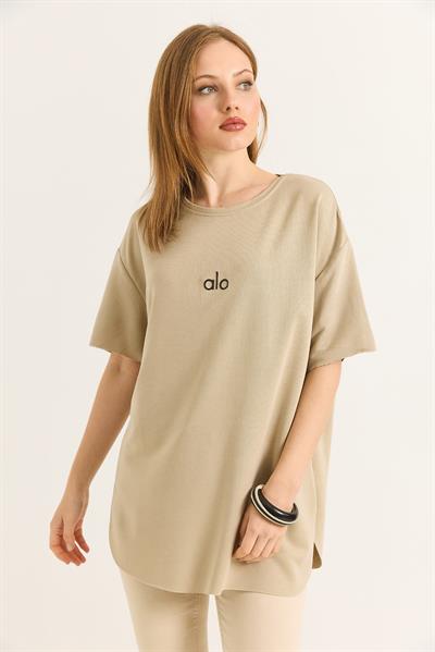 Eteği Oval Kesim Bisiklet Yaka Tshirt  Bej