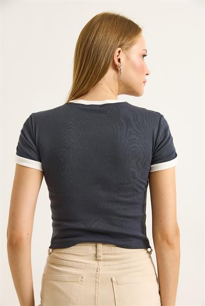 Bisiklet Yaka Şerit Detaylı Kadın Crop Tshirt Füme