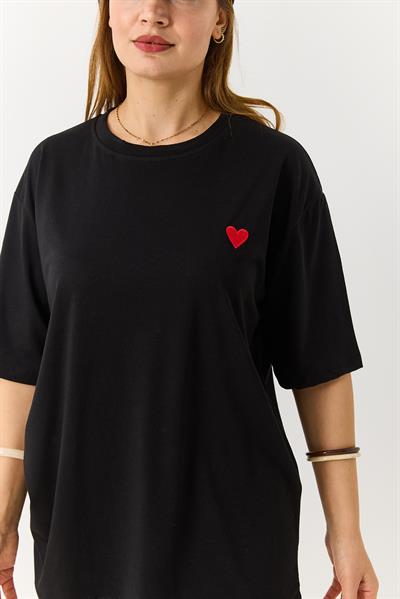 Kadın Kalp Nakışlı Bisiklet Yaka Tshirt Siyah