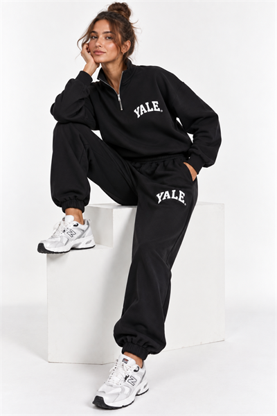 Kadın Dik Yaka Fermuarlı Yale Baskılı Sweatshirt &Jogger Lastikli Paça Eşofman Takımı Siyah