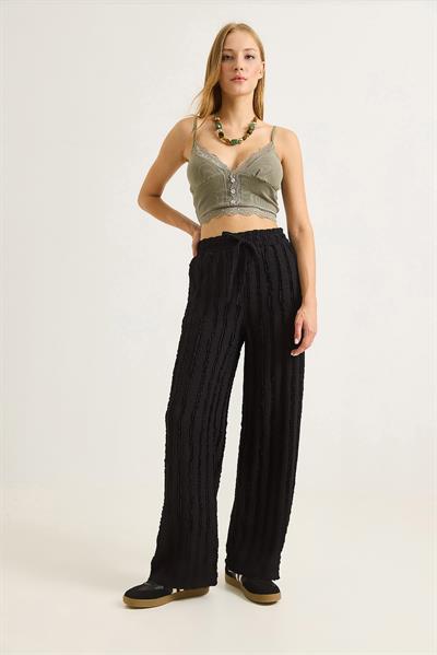 Geniş Paça Pileli Belden Bağlamalı Pantalon Siyah