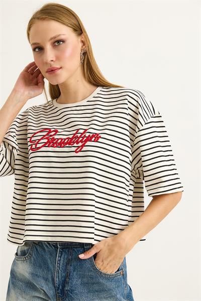 Çizgi Desen Bisikler Yaka Crop Tshirt Beyaz