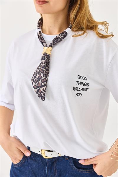 Kadın Fularlı Yazı Nakışlı Oversize Tshirt Beyaz