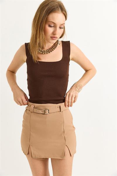 Kendinden Kemerli Yırtmaç Detaylı Şort Etek Vizon