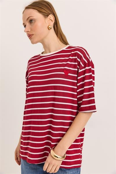 Kalp Nakışlı Yumuşak Dokulu Rahat Kalıp Örme Viskon Tshirt Kırmızı