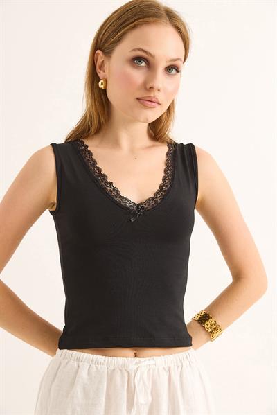 Dantel Detaylı Kolsuz Top Bluz Siyah