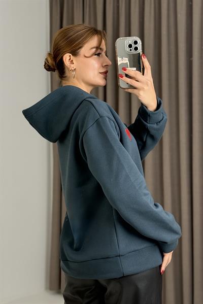 Üç İplik İndigo Kalp Nakışlı Şardonlu Kangru Cepli Kapişonlu Sweat