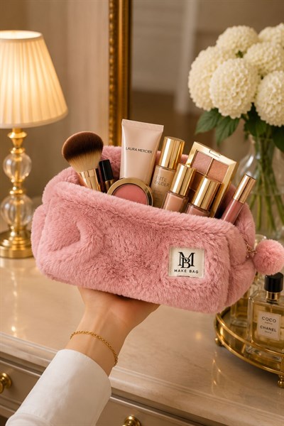 Kadın Peluş Tüylü Charmlı 23X13 Ölçülü Makyaj Çantası Pembe