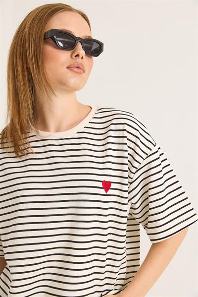 Kalp Nakışlı Çizgili Oversize Rahat Kalıp T-Shirt Lacivert