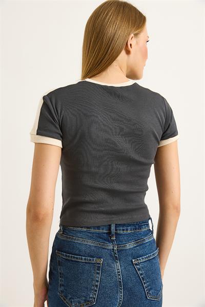 Bisiklet Yaka Şerit Detaylı Kadın Crop Tshirt Füme