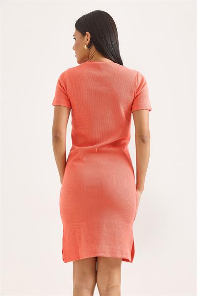 Kısa Kol Bisiklet Yaka Yırtmaç Detaylı Midi Elbise Yavruağzı