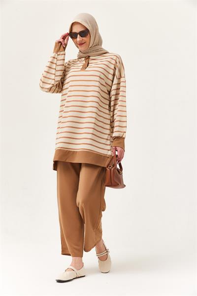 Yakası Düğmeli Çizgili İkili Takım Vizon