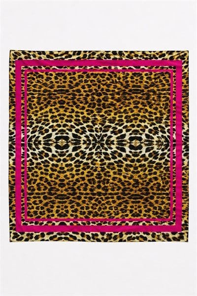 Kadın 45X45 Ölçülü Pembe Detaylı Fular Leopar