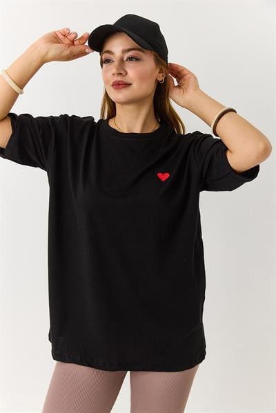 Kadın Kalp Nakışlı Bisiklet Yaka Tshirt Siyah