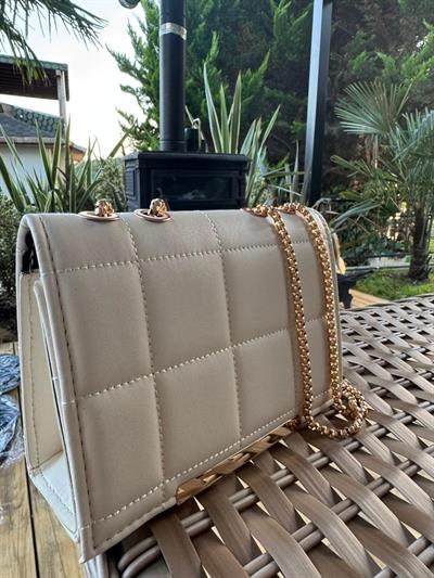 Gold Zincir Askılı Kpapitone Deri  Çapraz Omuz Askılı Çanta Krem