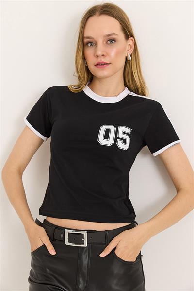 Bisiklet Yaka Şerit Detaylı Crop Tshirt Siyah