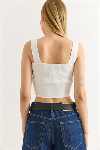 Düğme Aksesuarlı Askılı Triko Crop Bluz Beyaz