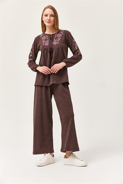 Hera Kumaş Önü ve Kolları İşlemeli İkili Takım Kahverengi
