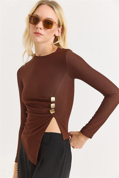Yanları Tokalı ve Yırtmaçlı Uzun Kollu Bluz Kahverengi