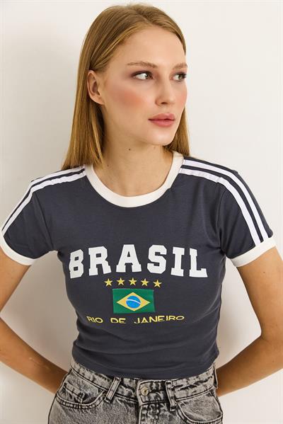 Bisiklet Yaka Şerit Detaylı Kadın Crop Tshirt Füme