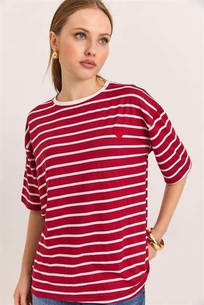 Kalp Nakışlı Yumuşak Dokulu Rahat Kalıp Örme Viskon Tshirt Kırmızı