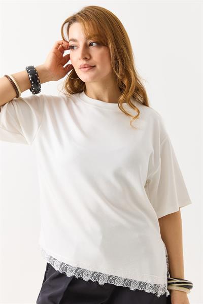 Kadın Asimetrik Dantel Detaylı Bisiklet Yaka Tshirt Beyaz