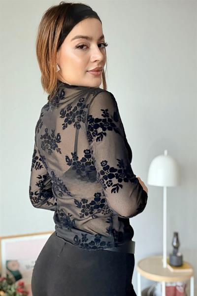 Kadın Transparan Çiçek Detaylı Uzun Kollu Bluz