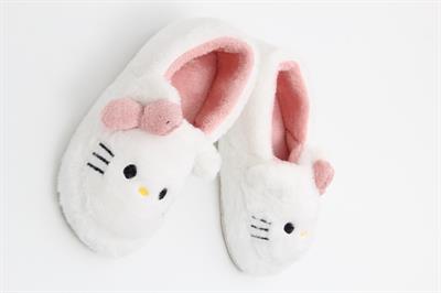Kurdela Aksesuarlı Peluş Ev Terliği Pembe