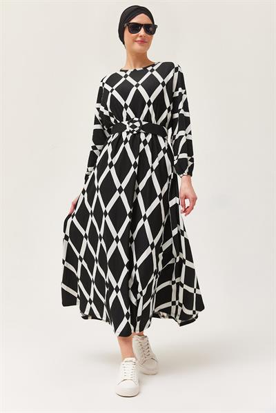 Desenli Yarasa Kol Kemerli Elbise Siyah