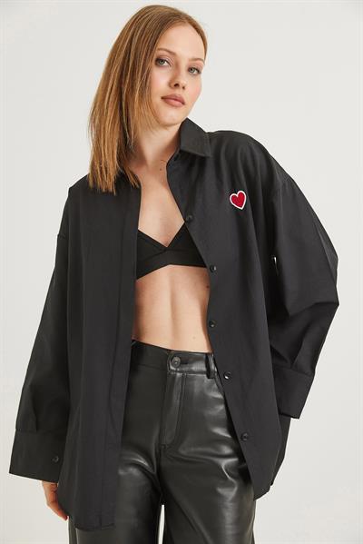 Kalp Nakışlı  Oversize Basic Gömlek Siyah