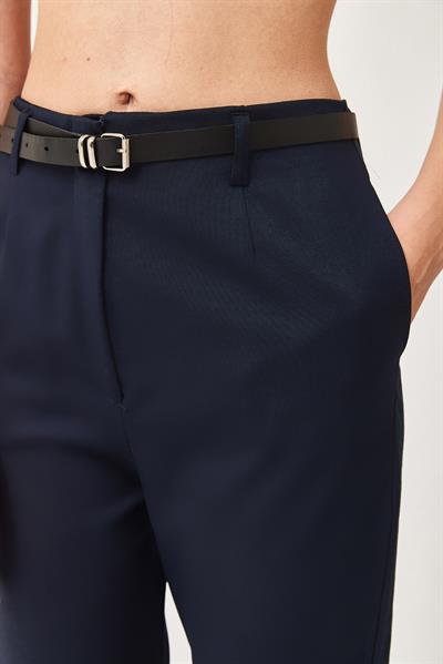 Fermuarlı Kemer Detaylı Dokuma Kumaş Pantolon Lacivert