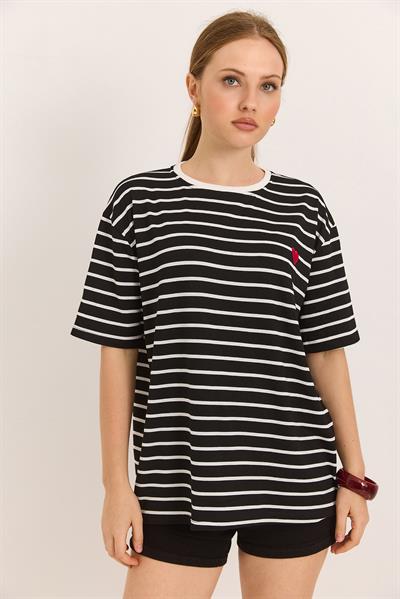 Kalp Nakışlı Yumuşak Dokulu Rahat Kalıp Örme Viskon Tshirt Siyah