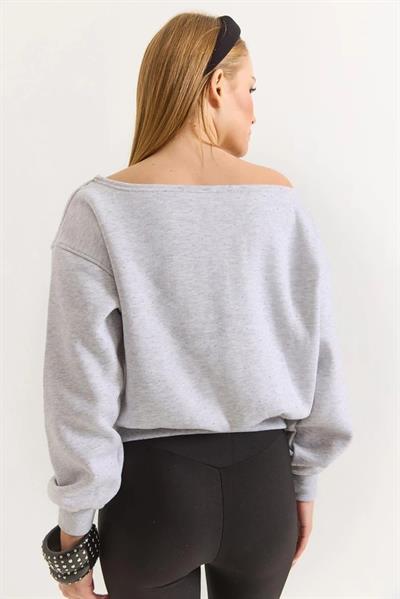 Kadın  Beyaz Serpme Taşlı  Kayık Yaka Üç İplik Şardonlu Sweat Gri