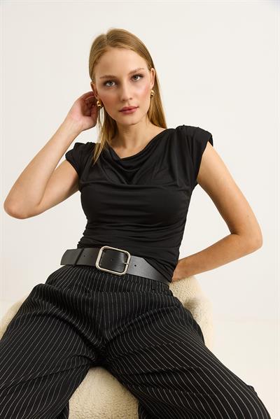 Dökümlü Yaka Sıfır Kol Vatkalı Bluz Siyah