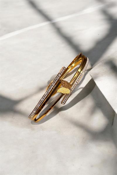 Kelebek Detaylı Taşlı Gold Kelepçe Gold 