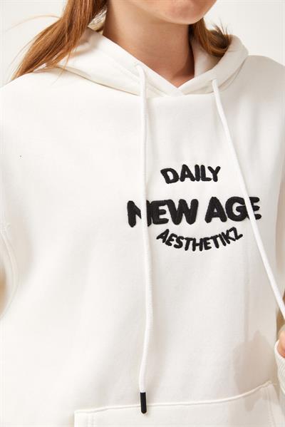 Oversize Kapüşonlu Kanguru Cepli Sweatshirt Beyaz