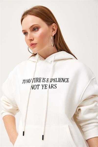 Oversize Kapüşonlu Kanguru Cepli Sweatshirt Beyaz