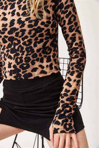 Parmak Geçme Detaylı  Esnek  Örme Bluz Leopar