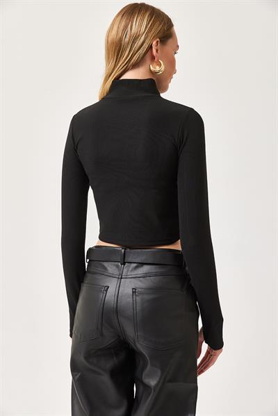 Parmak Geçme Detaylı  Esnek  Örme Bluz Siyah