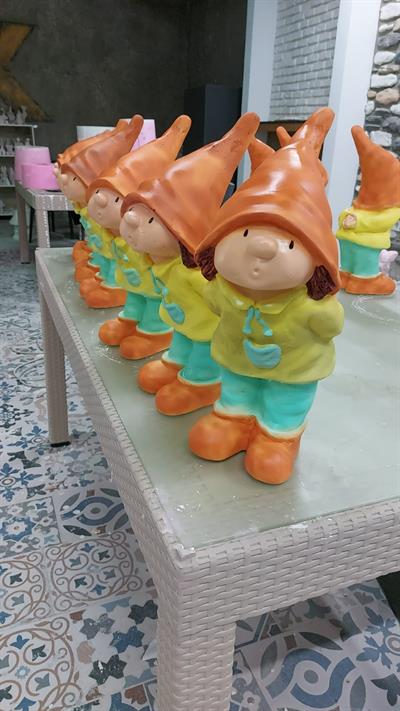 Bahçe Cücesi Öpücük Atan Çocuk