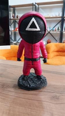 Squid game soldier 21 cm El Boyaması