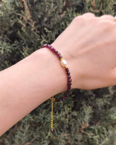 Lal taşı (Granat) Bileklik 4 mm - Güç, Tutku, Aşk ve Güven Enerjisi