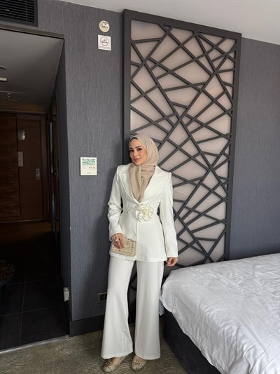 Alara takım beyaz