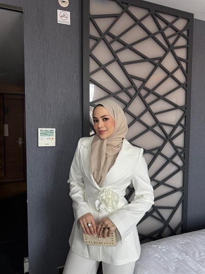 Alara takım beyaz