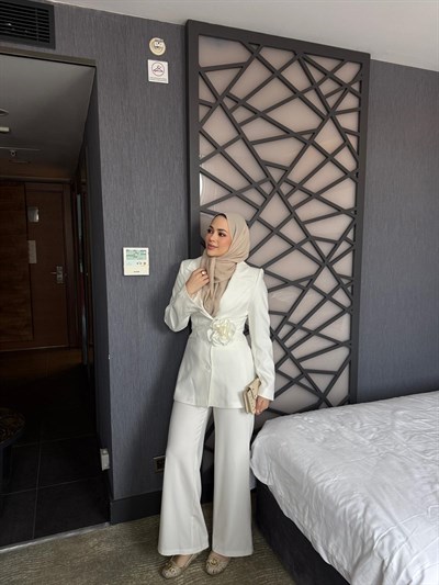 Alara takım beyaz