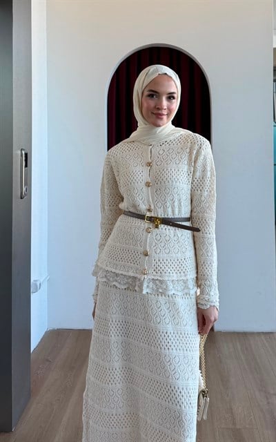 Gold Düğmeli Etekli Takım Beyaz